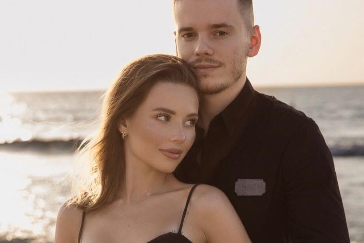    Арсений Шульгин с женой соцсети