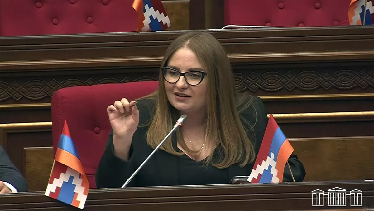 © Photo : press office of the Parliament of Armenia