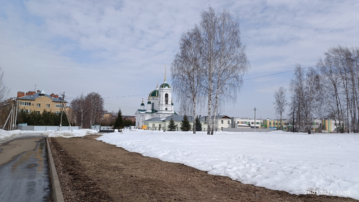 Нашла только такое фото с прошлого года, с прошлой весны. Дорога домой.