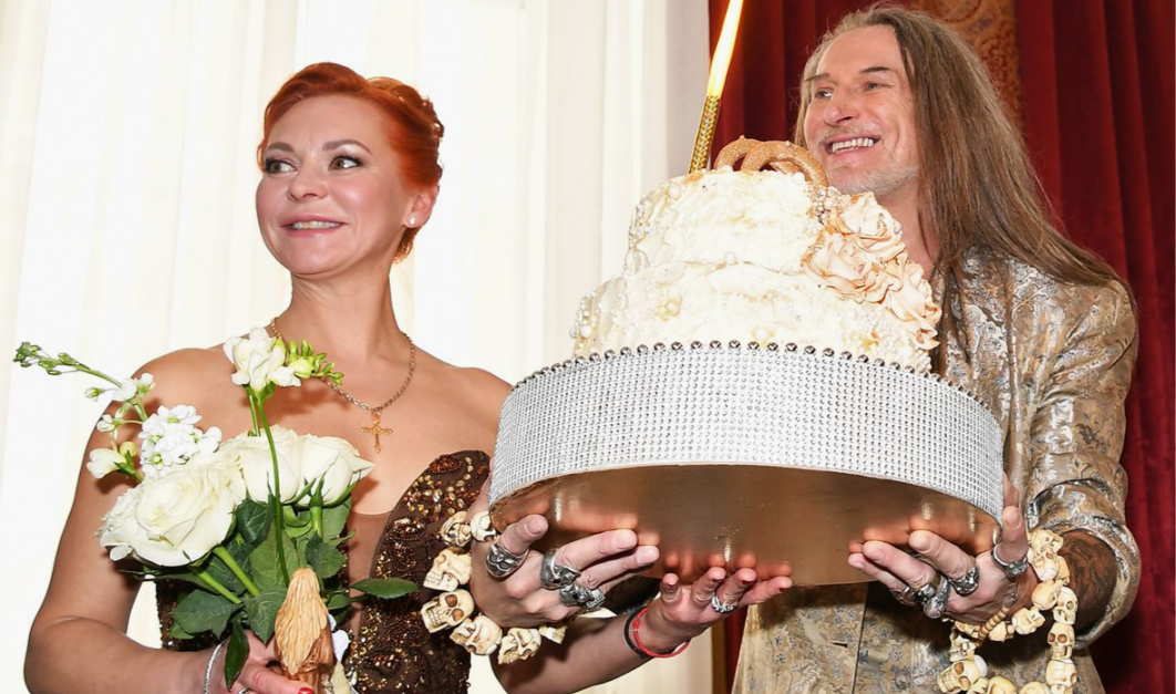 на фото Марина Анисина и Никита Джигурда 