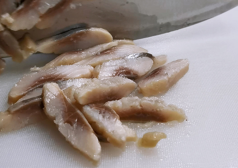 Вкуснее и проще этой закуски из селедки не знаю. Рецепт просто обалденный, еда на все времена