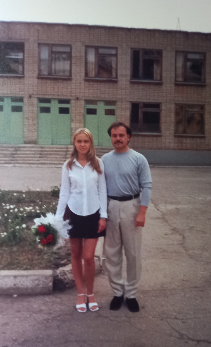 Фото из личного архива Daria Flame Princess. С папой на 1 сентября. 11 класс.