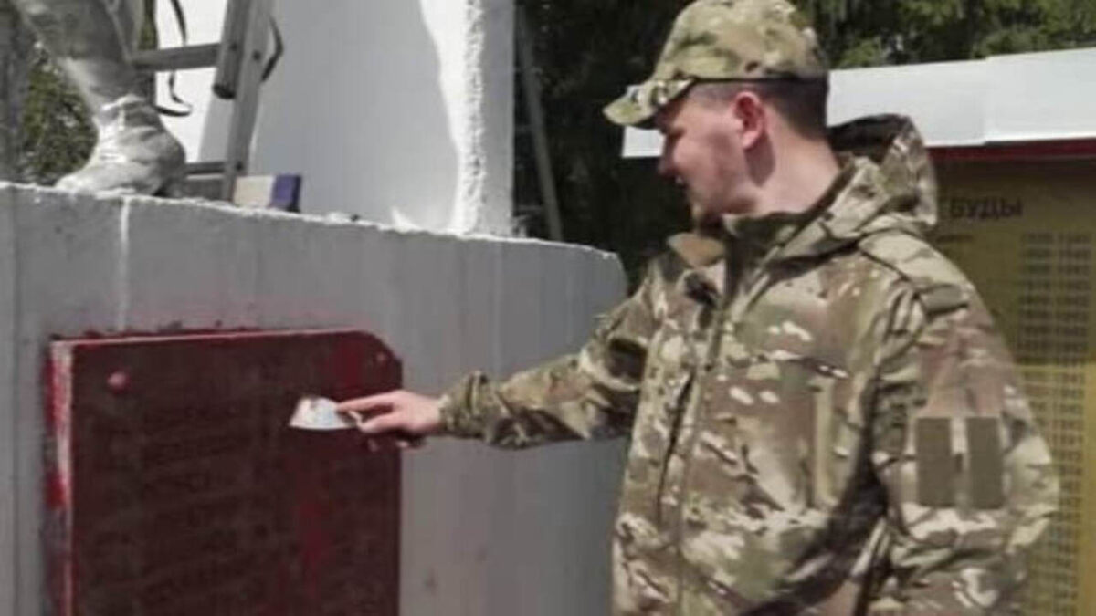    Морпехи 810-й бригады восстанавливают памятники в курском приграничье