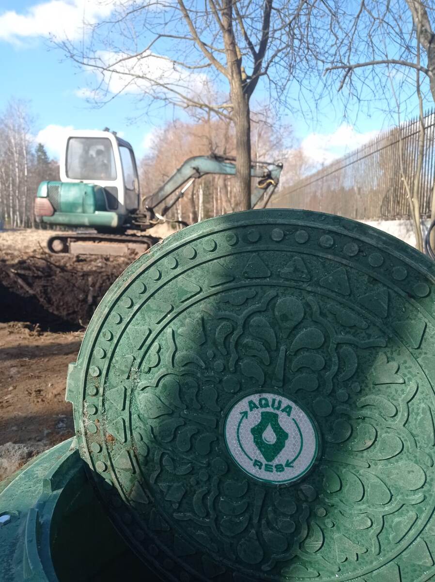 Монтаж системы канализации со станцией биологической очистки AQUA RES NV и фильтрацией очищенной воды в грунт в условиях высоких грунтовых вод.