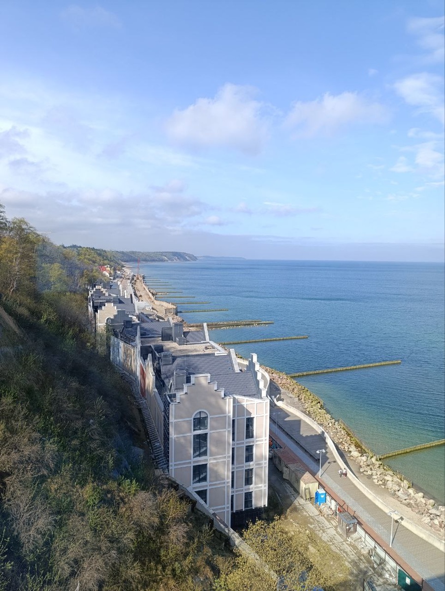 Светлогорск, вид на море около Янтарь Холла. Вид на променад.