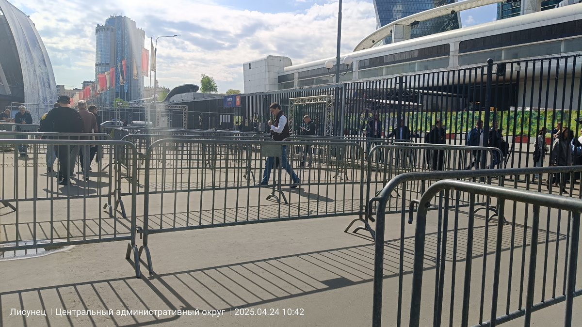  Про метание, куда мой зарегистрированный QR-код просканировать, говорить не буду. 