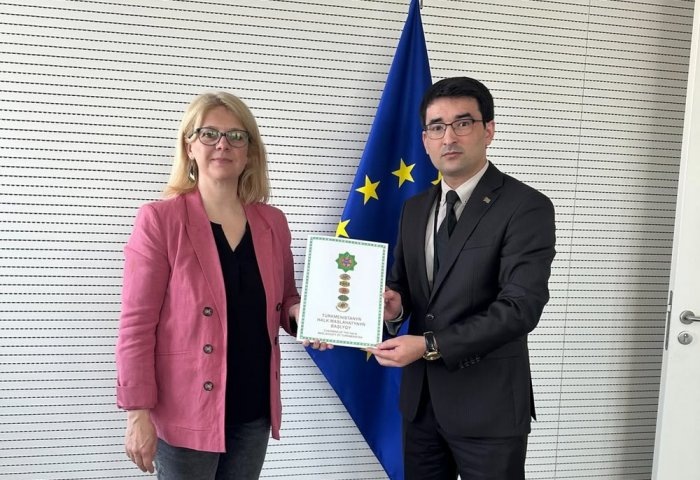 Встреча Посла Туркменистана в Бельгии Сапара Пальванова с дипломатическим советником главы Европарламента Сильвии Косиньской, 22 апреля, 2025 г., Брюссель, Бельгия (Фото: Посольство Туркменистана в Бельгии)