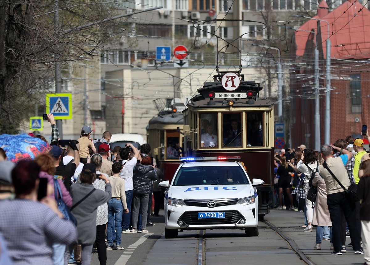 в 2019 году было намного меньше народа на параде трамваев