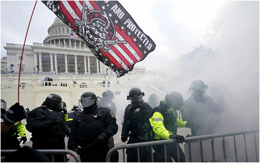 Начало штурма. Кольцо охраны еще не прорвано. Фото с Яндекс Картинки.