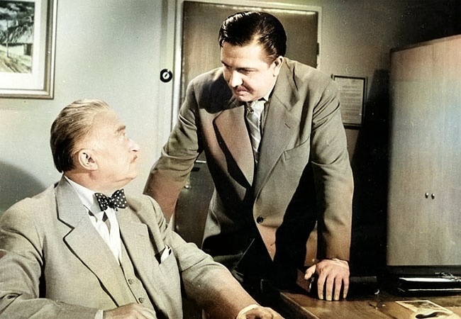 Белая пряжка 