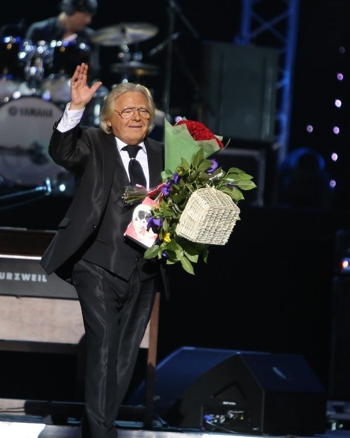 Юрий Антонов