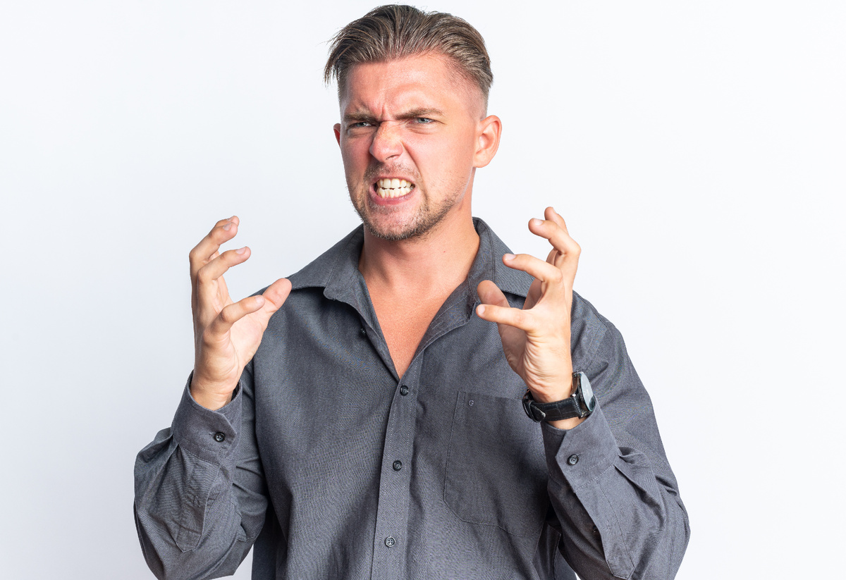 Freepic.  Что делать, если все злит? Если вас все злит, важно начать с осознания причины этого чувства: возможно, вы испытываете стресс, усталость, неудовлетворенность чем-то в жизни. Попробуйте выявить конкретные триггеры, вызывающие злость, и начать работать над стратегиями, чтобы справиться с ними, например, с помощью техник релаксации или обращения к психологу.