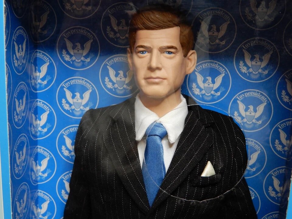 President John F. Kennedy Talking Action Figure Doll Toy 2003. Фото с eBay.com