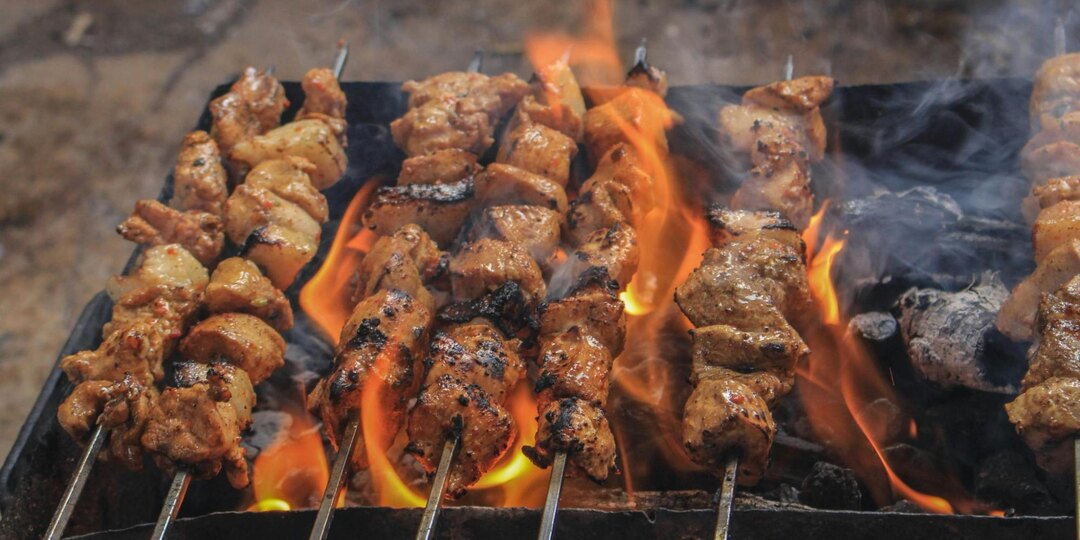 Выбираем специи и приправы для шашлыка на майские: как сделать мясо ароматным и сочным