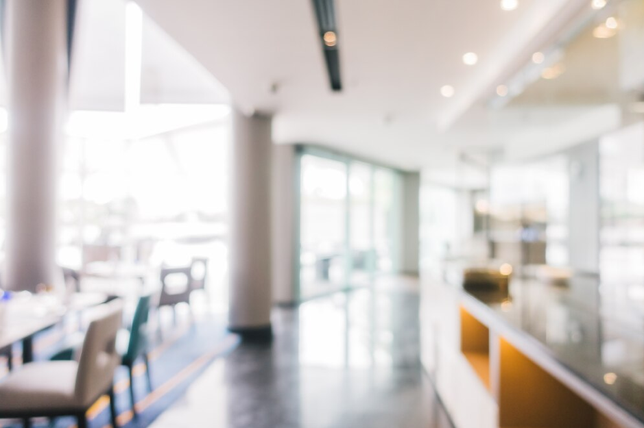 Одно из ключевых требований к офисной недвижимости — комфорт работников, поэтому большое внимание уделяется отделке помещений и интерьеру