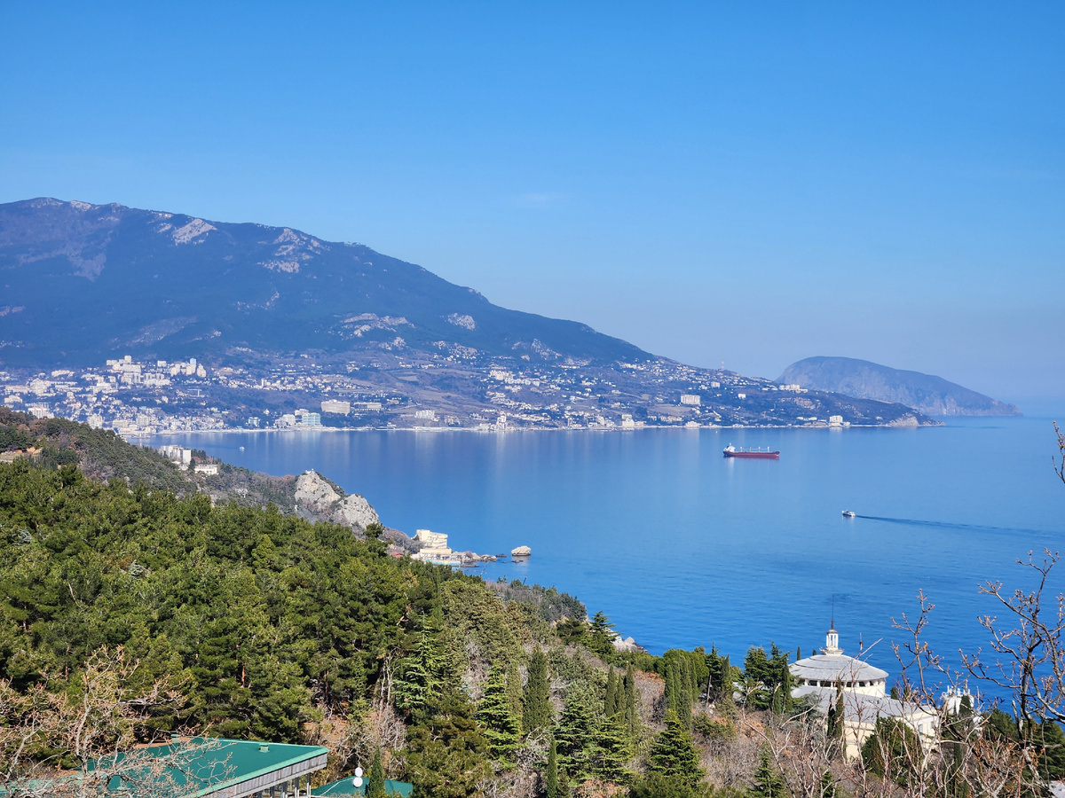 Вид на Ялту с Солнечной тропы