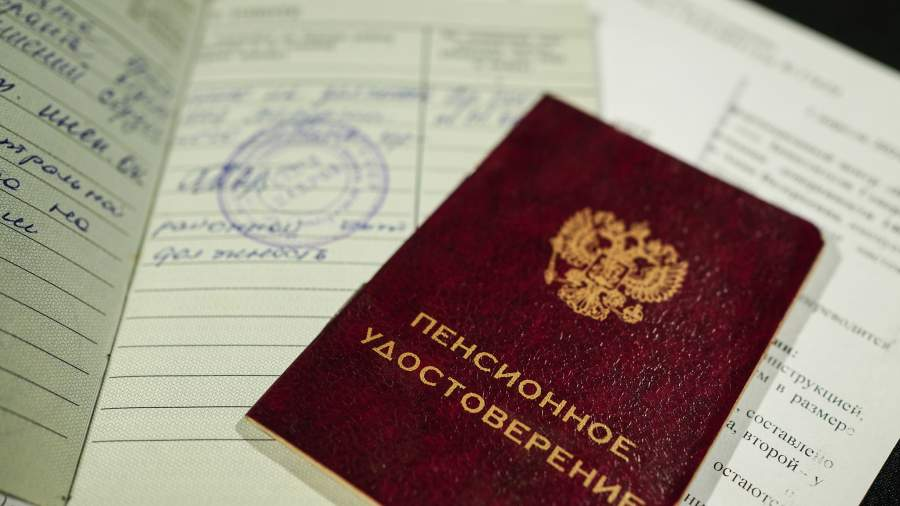 "Материнство на все 100: Как пенсии и выплаты в 2025 году изменят жизнь российских мам"