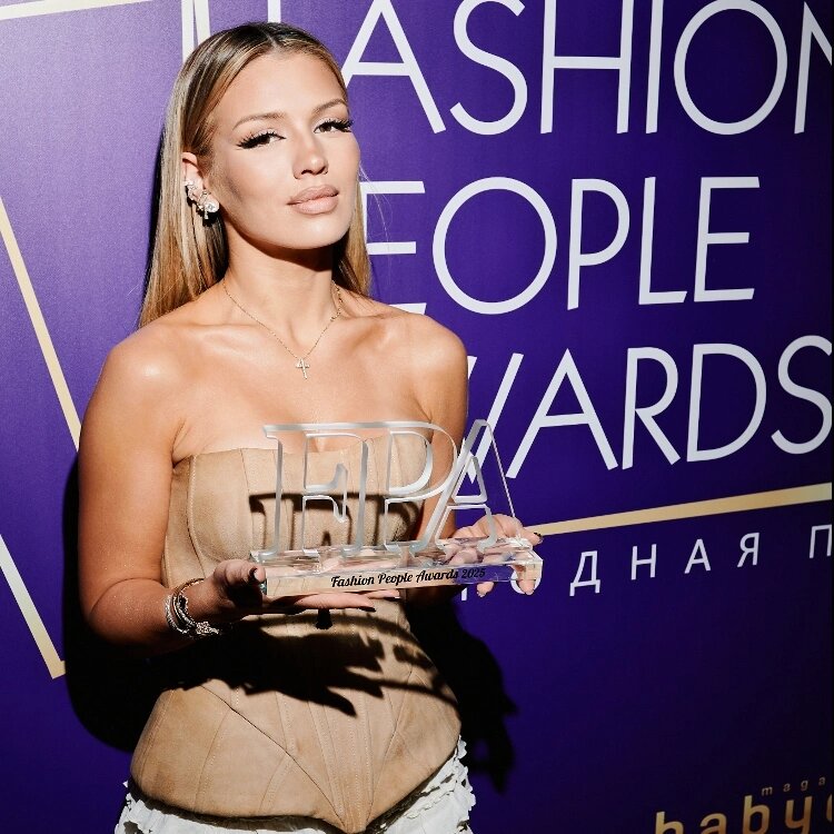 Люся Чеботина📷
