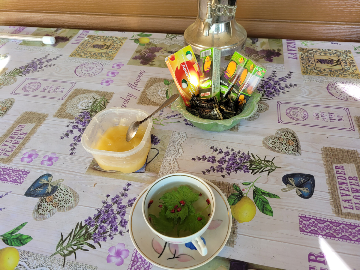 Пью чай с мёдом