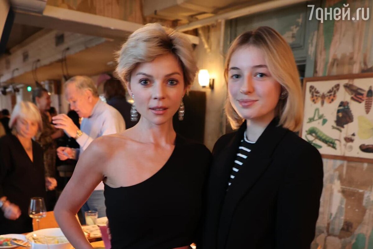    Елена Николаева с дочерью Анастасии Волочковой соцсети