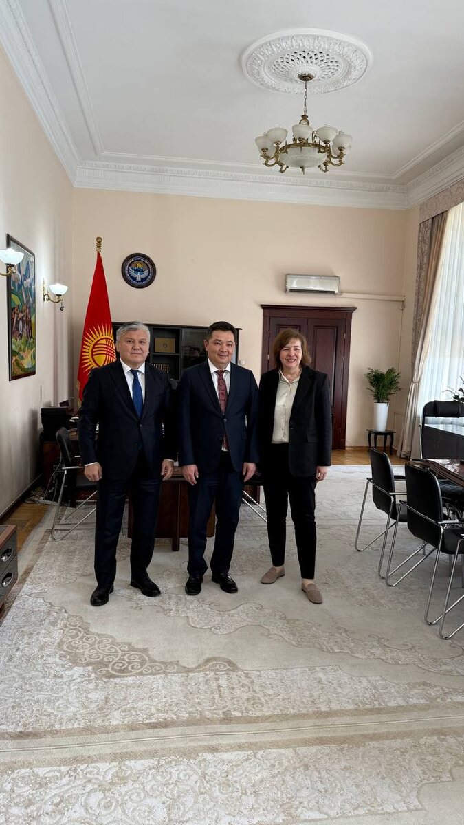 Состоялась рабочая встреча д.э.н., проф. РУДН, президента ИНК Попковой Е.Г. с министром экономики и коммерции Кыргызстана Сыдыковым Бакытом Толомушевичем.