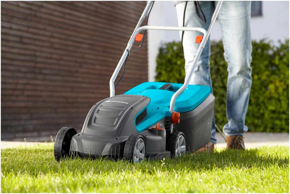 Топ-4 лучших электрических газонокосилок в 2025 году