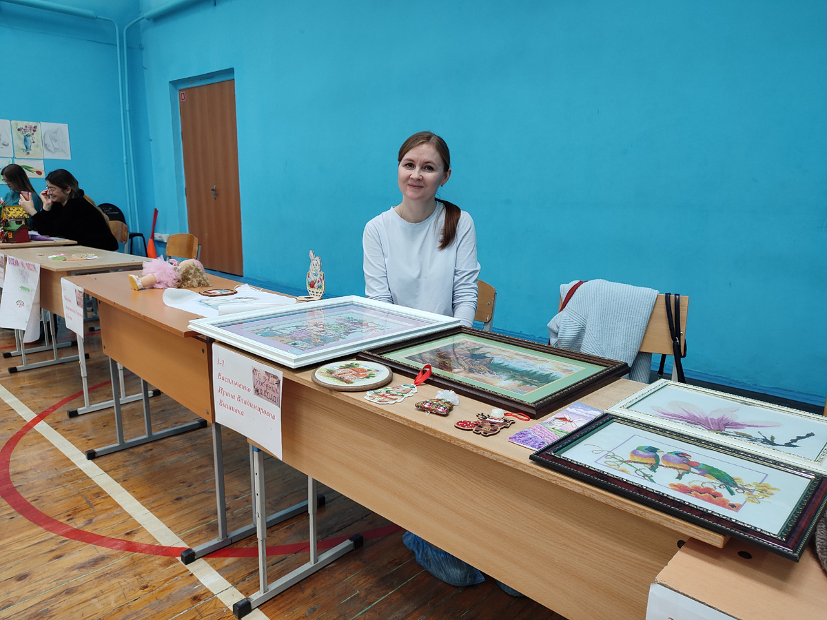 Это я со своими вышитыми работами