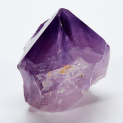 Камень аметист