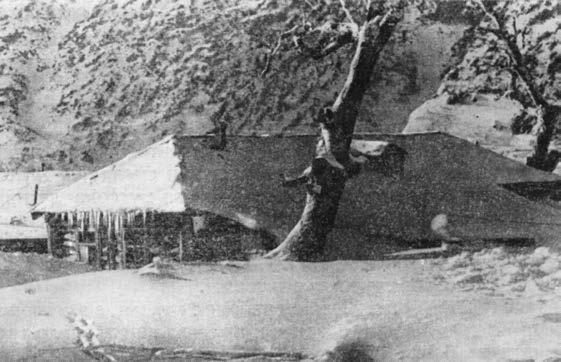 Зимний пейзаж на острове Уруп (Корсунская Г.В. Курильская островная дуга. — М., 1958)