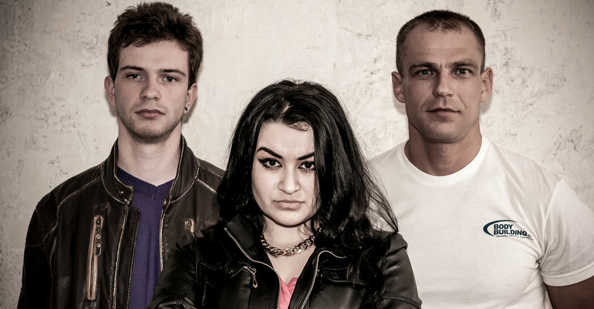 На промо-постере Мадина (Яна Чапаева), Даниил (Влад Блинов) и Виталий Витальевич, Сатана (Виталий Оровер)