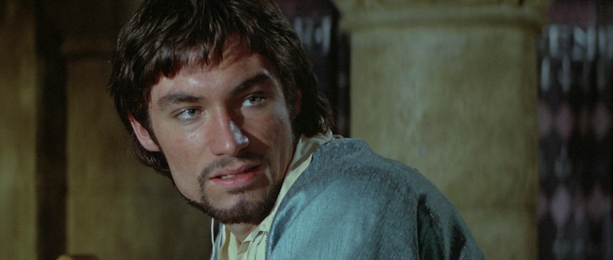 Киновоплощение образа Филиппа II Августа. Кадры из фильма «Лев зимой» (1968 год; производство – Великобритания. Режиссёр – Энтони Харди. Автор сценария – Джеймс Голдмэн). В роли французского короля Филиппа II – британский актёр Тимоти Питер Далтон 