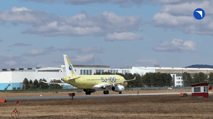 pervyj-polet-polnostyu-rossijskogo-samoleta-sj-100-gif