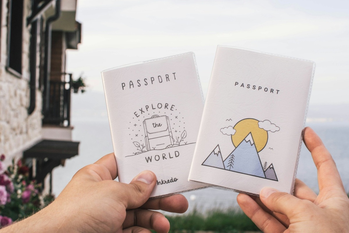     Настоящие произведения искусства: топ-5 самых красивых паспортов в мире