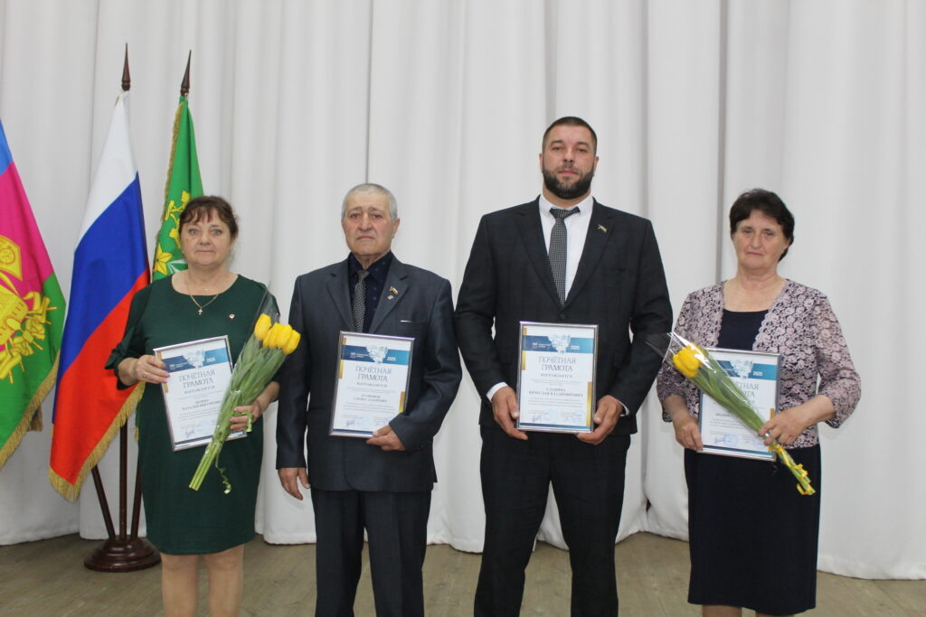   Наталья Дядина, Алёша Агафонов, Вячеслав Сланина и Людмила Шавырина – председатели ТОС в своих сельских поселениях. Благодаря председателям ТОС в поселениях преображаются общественные пространства и появляются новые соцобъекты. admin