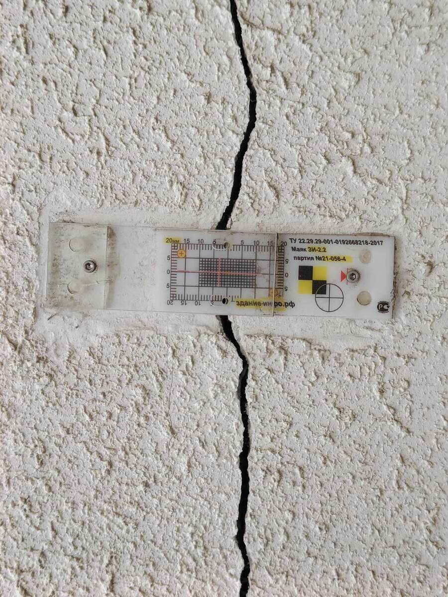 «Маяки» или так называемые «обсерваторы» трещины