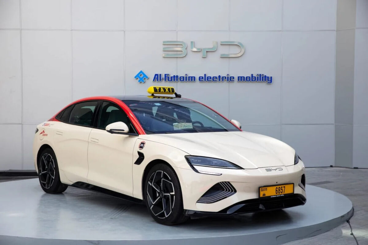 BYD Seal в дубайском такси.