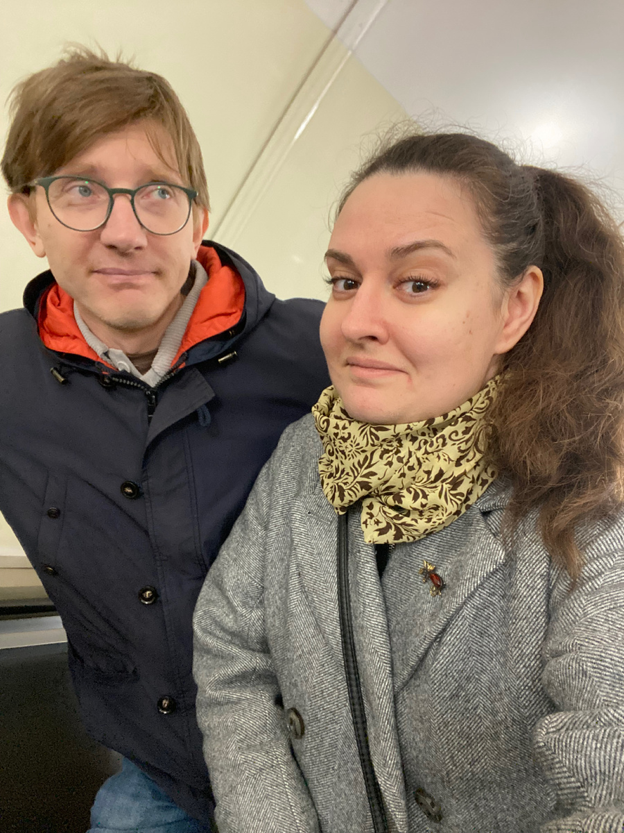 Помылись, побрились, причесались и покатили на метрЕ