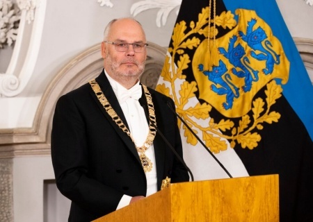    Президент Эстонии отказался утверждать поправки к законодательству, притесняющие православную церковь