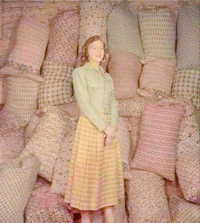 Платья из мешков (Фото из открытых источников)