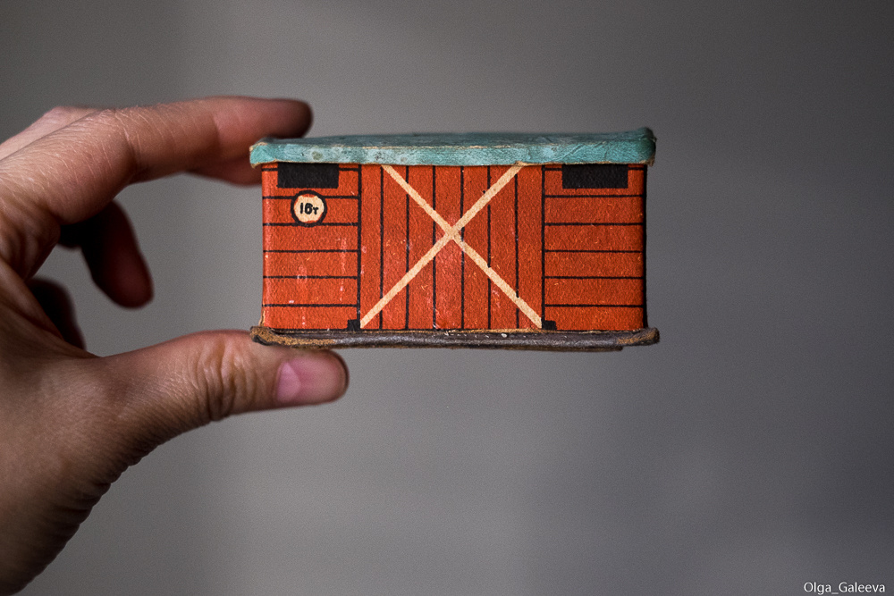 Моя игрушка с утратами, отсутствует колесная часть.