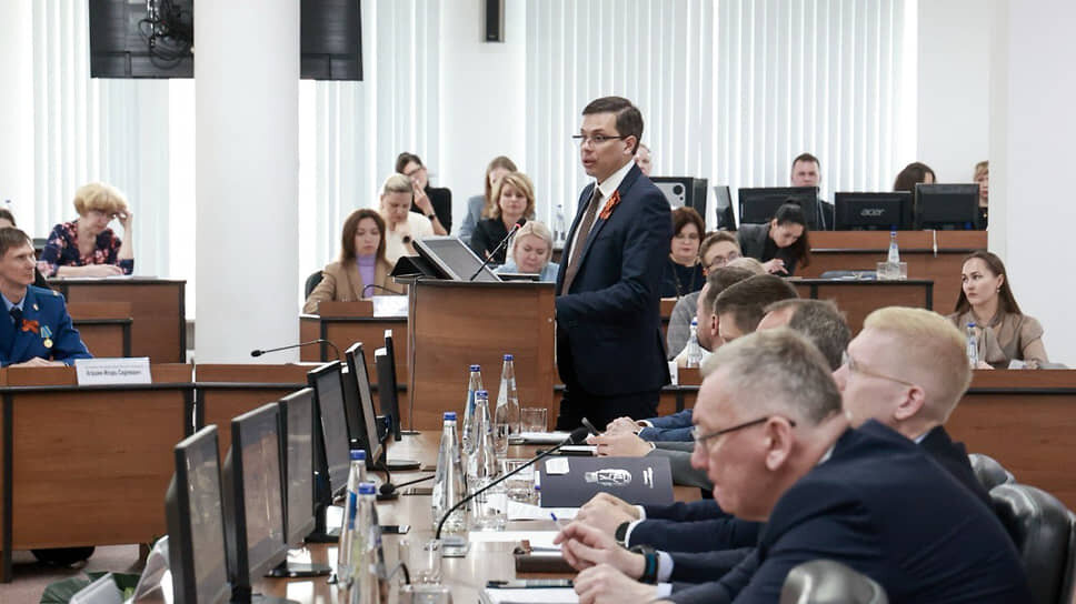 Отчет мэра Нижнего Новгорода Юрия Шалабаева (в центре) перед депутатами гордумы.📷Фото: мэрия Нижнего Новгорода