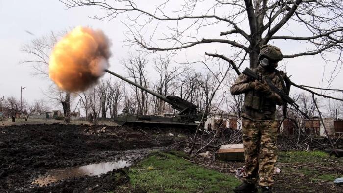 Расчёт самоходной пушки 2С7М «Малка» группировки войск «Центр» уничтожил пункт управления БпЛА противника на Красноармейском направлении, источник Телеграм-канал Минобороны России