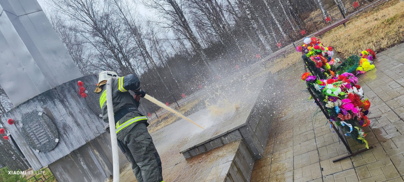    Спасатели намыли братскую могилу в Карелии из пожарного рукаваГКУ РК ОПС по Суоярвскому муниципальному округу