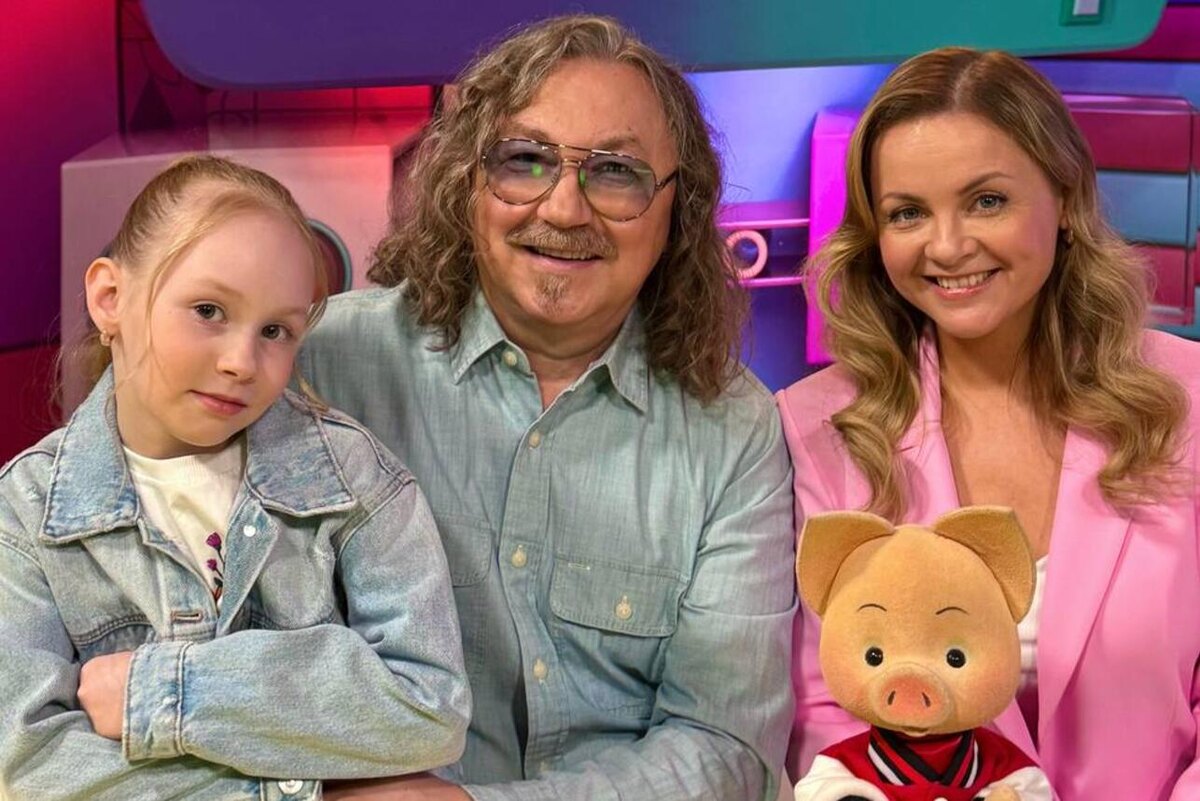    Юлия Проскурякова и Игорь Николаев с дочкой Вероникой Социальные сети