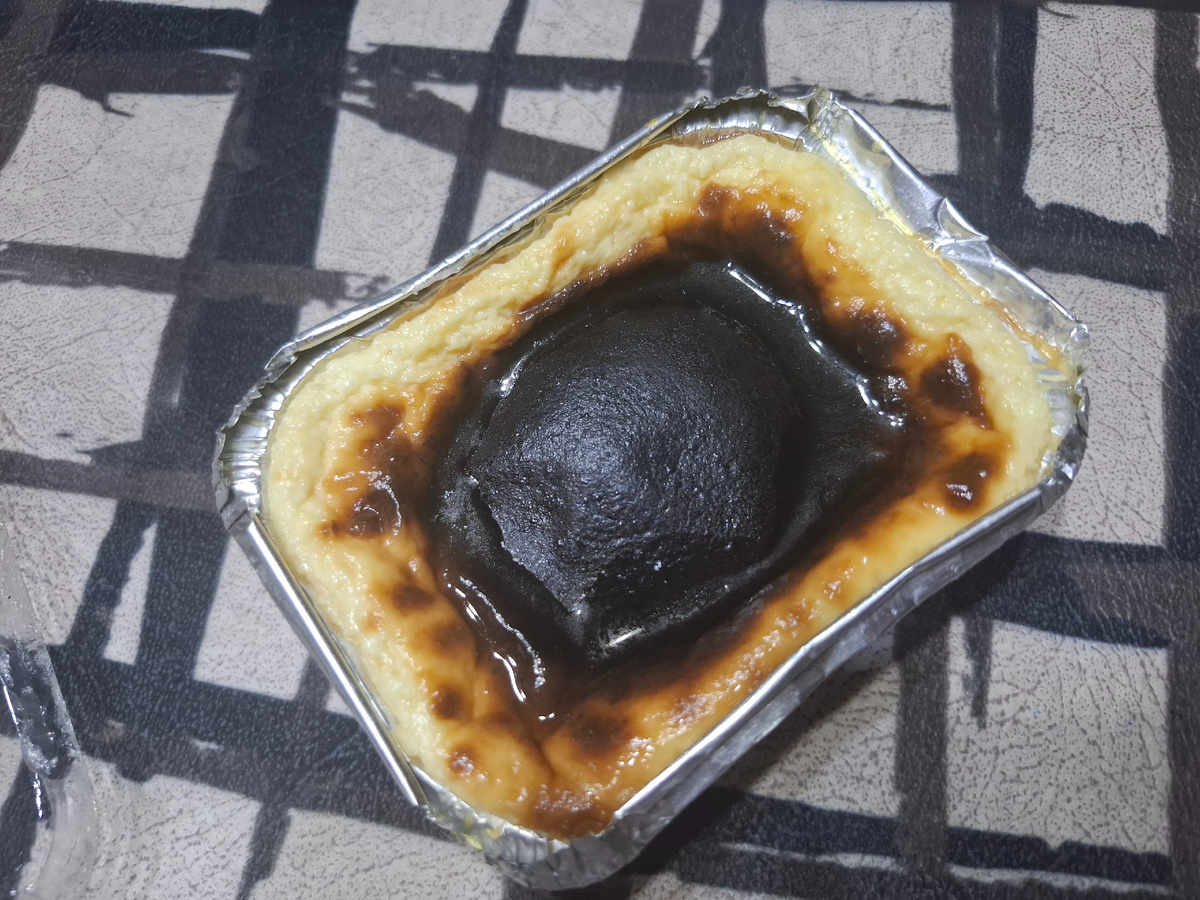 Вчера купила по заказу мужа сразу 4 порции крем-карамели  в уличном кафе Египта