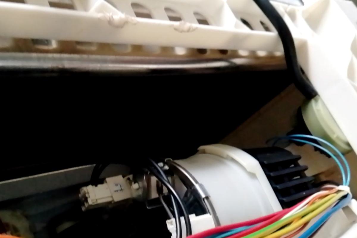 Циркуляционный насос в сборе с проточным нагревателем