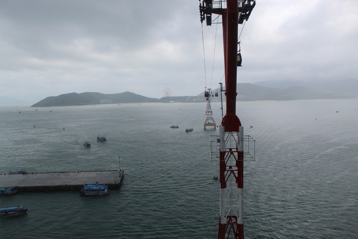 Прямо в море