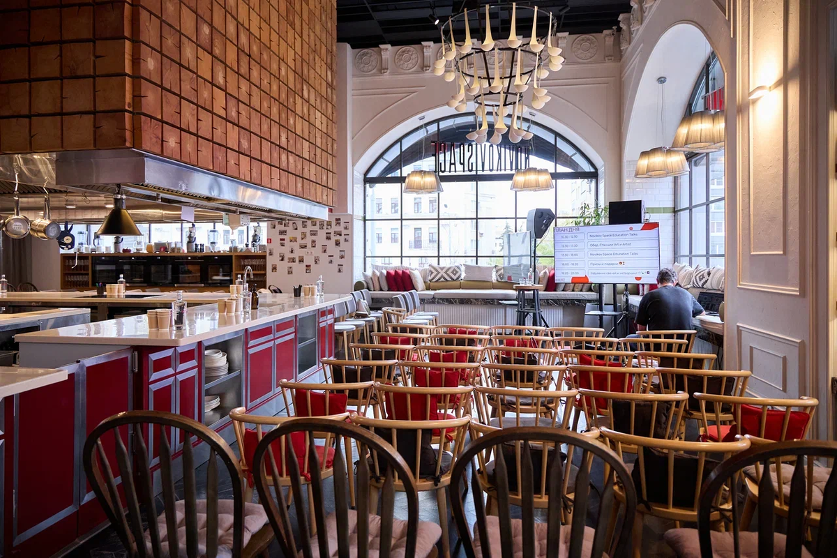 Обучение официантов в ресторане