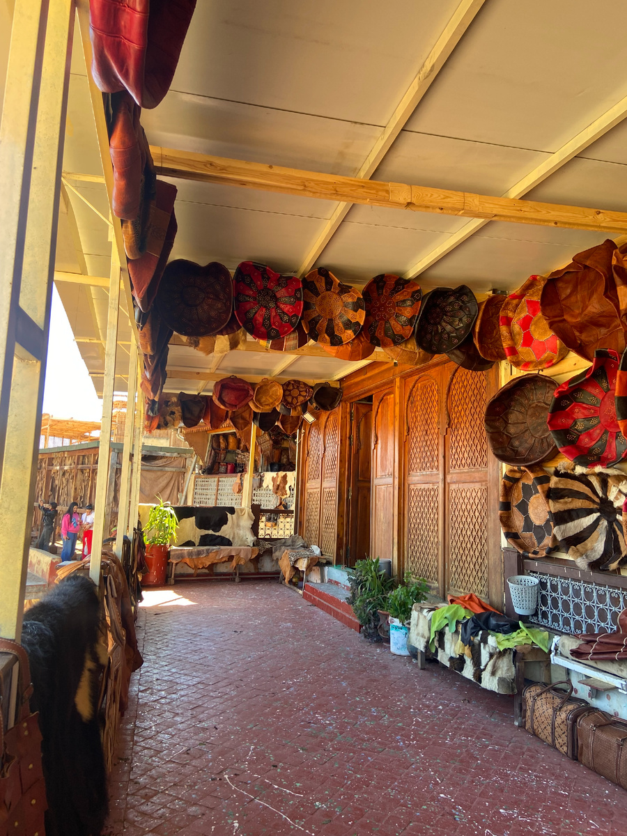 Красильни в Фесе. 10 магазин. Фото автора блог Дочь Пелевина