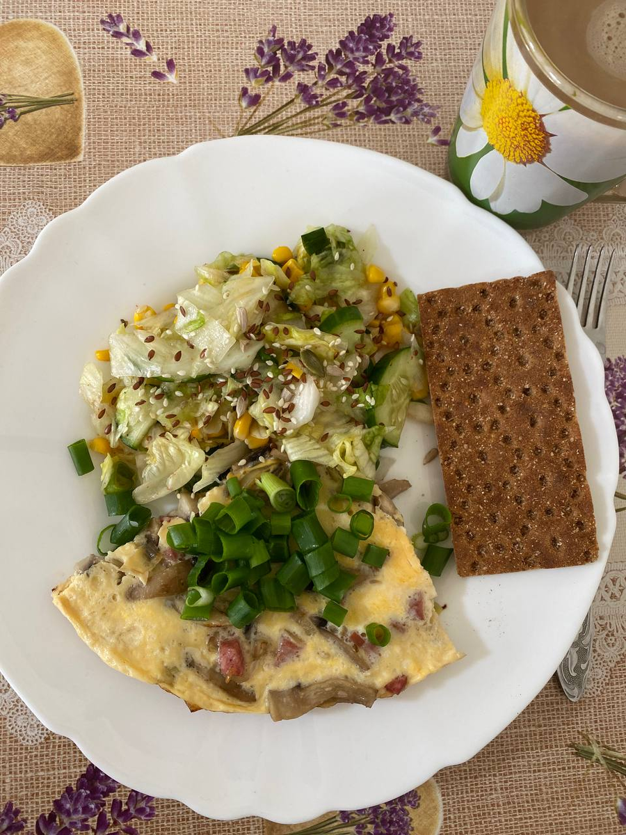 Завтрак в 9:00.